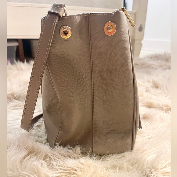 Prada Lux Saffiano Medium Tote in Argilla - Picture 4 of 13